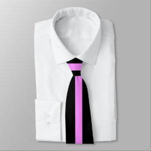Corbata Rosa simple sobre rayas negras