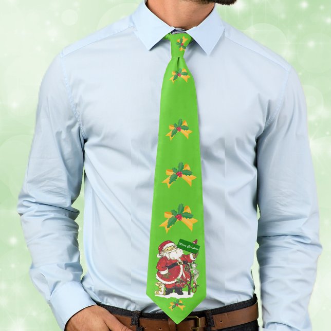 Corbata Santa Animals Holly Bow Feliz Navidad (Santa Claus with little animals in snow golden bows with holly leaves on green Christmas neck tie.)
