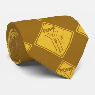 Corbata Señal de tráfico divertida de la bifurcación en la