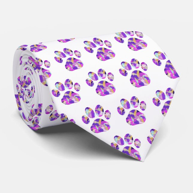 Corbata Silueta de arveja morada rosada en cuello blanco (Enrollado)