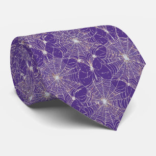 Corbata Silver Spiderweb Lace sobre el morado