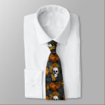 Corbata Spooky Halloween Skull and Roses<br><div class="desc">Spooky Halloween Skull and Roses on Black Neck Tie - Perfect for Halloween or anytime for the man who loves some skulls.</div>