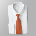 Corbata Terracota Oculta Iniciales Color sólido<br><div class="desc">Terracotta Oculta Iniciales Color Sólido. Para el novio y el novio o uso diario, con las iniciales escritas en la parte posterior que puede personalizar o borrar fácilmente si no es necesario. Puede cambiarse a cualquier color de su elección a través de la opción Personalizar adicional, o por favor envíeme...</div>