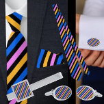 Corbata Tira multicolor<br><div class="desc">Corbata múltiple de cuello a rayas.</div>