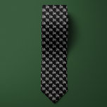Corbata Tractor de agricultores negros y de plata<br><div class="desc">Nada es más icónico en el campo agrícola que un tractor,  lo que hace este diseño simple pero elegante ideal para el granjero en tu vida. Cree un excelente paquete de combinación de regalos con un par de medias que coincidan con el mismo diseño.</div>