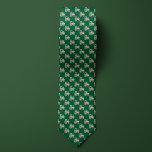 Corbata Tractor de agricultores verdes y de oro<br><div class="desc">Nada es más icónico en el campo agrícola que un tractor,  lo que hace este diseño simple pero elegante ideal para el granjero en tu vida. Cree un excelente paquete de combinación de regalos con un par de medias que coincidan con el mismo diseño.</div>