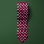 Corbata Tractor de granjeros de Borgoña y Plata<br><div class="desc">Nada es más icónico en el campo agrícola que un tractor,  lo que hace este diseño simple pero elegante ideal para el granjero en tu vida. Cree un excelente paquete de combinación de regalos con un par de medias que coincidan con el mismo diseño.</div>