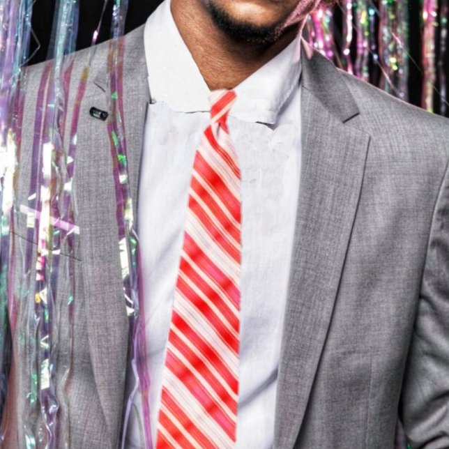 Corbata Tratamientos a rayas (Check out this tie, with a candy-striped design, just in time for Christmas!)