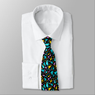 Corbata Triángulos colores amarillo azul sobre fondo negro