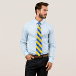 Corbata Ucrania ató la bandera ucraniana a la libertad<br><div class="desc">Apoya los lazos con Ucrania - Paz - Bandera ucraniana - Libertad - Solidaridad - Juntos fuertes - ¡Victoria de la libertad! Hagamos del mundo un lugar mejor - ¡todos juntos! Un mundo mejor comienza - depende - ¡los necesita también! Puede transferir a más de 1000 productos Zazzle. Redimensionar y...</div>