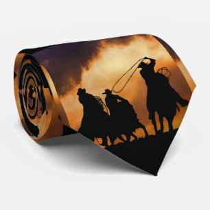 Corbata Vaqueros en carreras de caballos con el cielo Guay