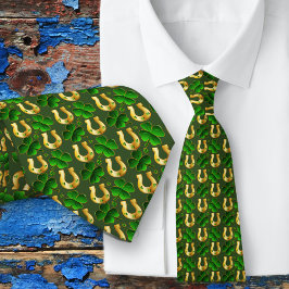 Corbata verde con estampado de herraduras de trébo