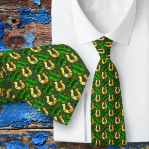 Corbata verde con estampado de herraduras de trébo