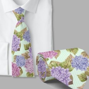 Corbata verde de flores de hortensias al agua