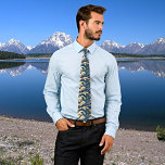 Corbata Vintage Wave Retro Aesthetic Nece Tie<br><div class="desc">Eleva tu estilo con esta corbata de cuello llamativa, con obras de arte retro inspiradas en la icónica Gran Ola. El diseño liso y de alta calidad combina la estética japonesa vintage con un toque moderno y fresco. Esta corbata le da personalidad a cualquier conjunto, haciéndote destacar con su apariencia...</div>