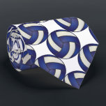Corbata Voleibol blanco y azul oscuro deportivo<br><div class="desc">Vóley Sport Men's Tie - Impresión de dos lados. Con un patrón de voleibol deportivo azul y blanco sobre fondo blanco. Un gran regalo para un jugador de voleibol, un hincha de voleibol o un entrenador del equipo de voleibol, un divertido diseño deportivo. Hay más colores disponibles si no puedes...</div>