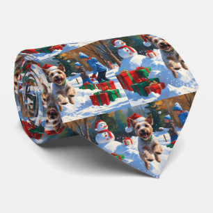 Corbata Wire Fox Terrier corriendo en la nieve con sombrer