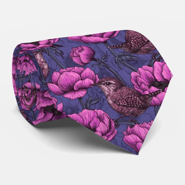 Corbata Wrens en el jardín anemónico (Enrollado)