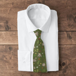 Corbata Zarigüeyas en un Campo de Bayas en Verde