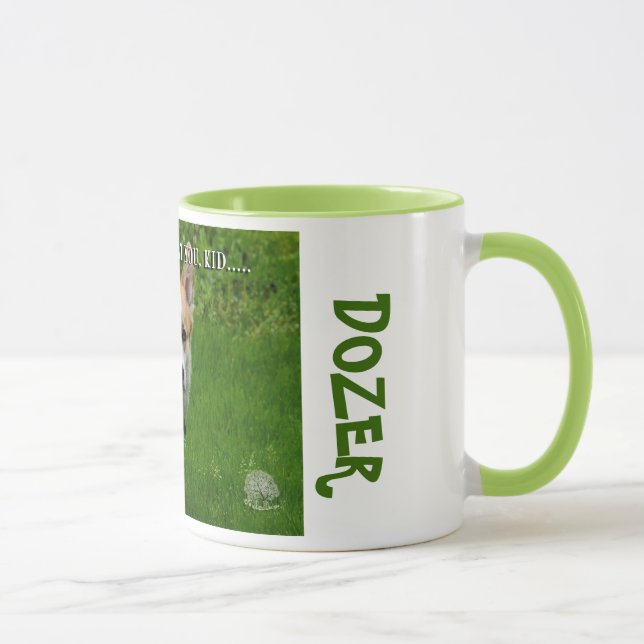 corgi galés del pembroke en su taza (Derecha)