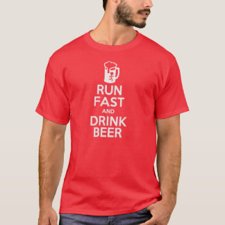 Corra rápidamente y beba la camiseta de la cerveza