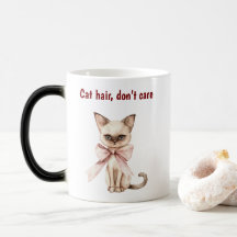 Cortar la taza de gato con una cita graciosa