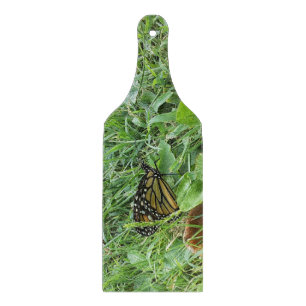 Cortar Una tabla de corte de mariposa monarca