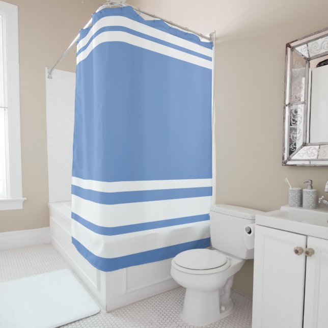 Cortina De Ducha Azul de Cornflower : Líneas modernas en blanco (In situ)