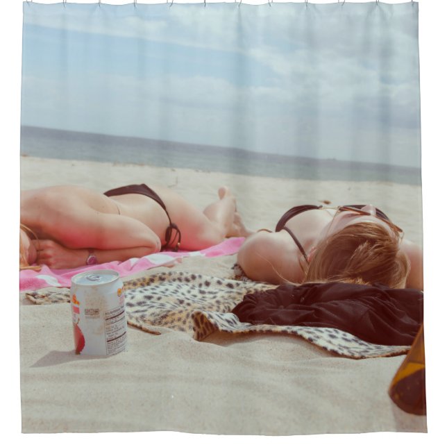 Cortina De Ducha Botella de vidrio marrón en dos mujeres (Anverso)