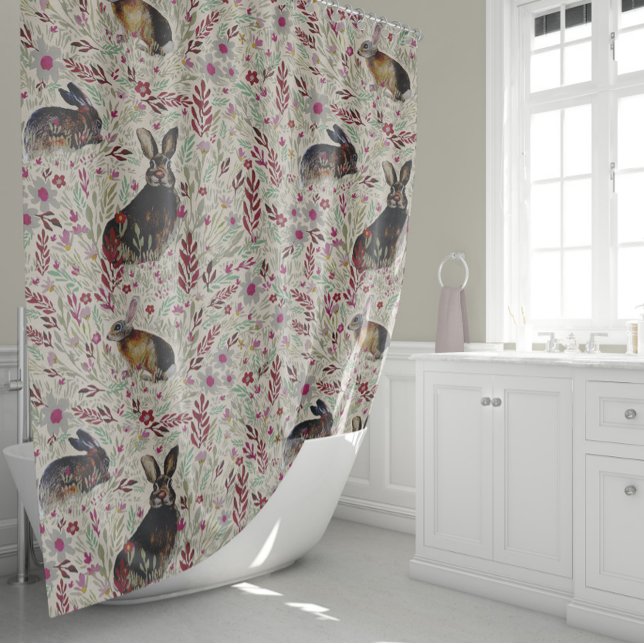 Cortina De Ducha Bunnies En La Pareja Floral (Bunnies In Floral Meadow Shower Curtain by Jenn Steffen for Studio Posies.)