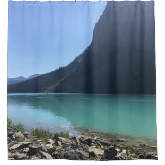 CORTINA DE DUCHA CANOAS MULTICOLORADAS EN EL LAGO