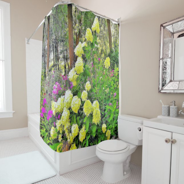 Cortina De Ducha Chartreuse Green Limelight Hydrangea Garden (In situ)