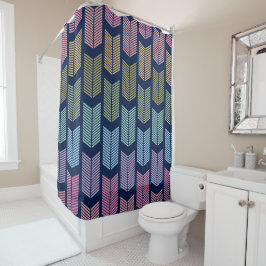 Cortina De Ducha Chevron arcoiris pastel flanqueando fondo azul de