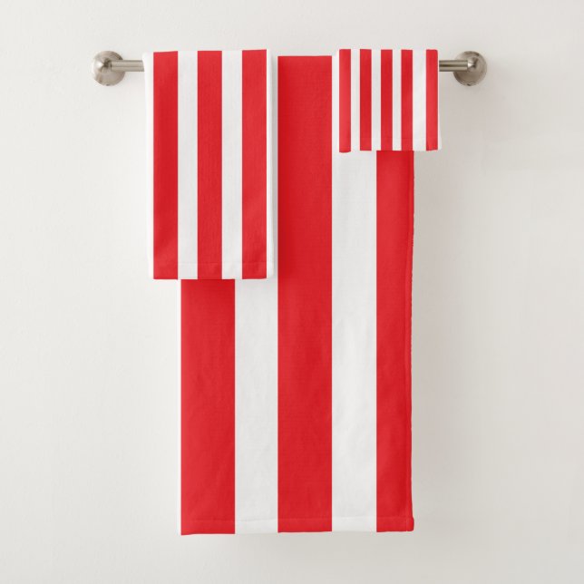 Cortina de ducha clásica de rayas rojas y blancas (In situ)