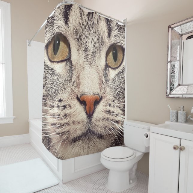 Cortina de ducha con rostro de gato doméstico en p (In situ)