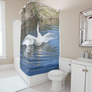 Cortina de ducha de cisne con alas extendidas en a