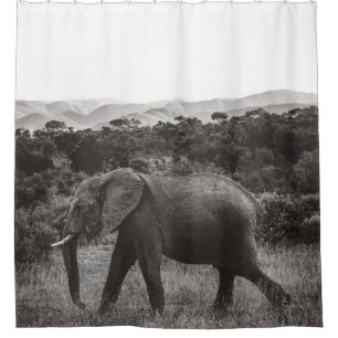 CORTINA DE DUCHA FOTO DE GRAYSCALE DE ELEFANTE GRIS CERCA DE ÁRBOLE