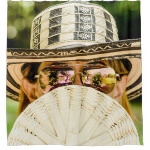 Cortina De Ducha Foto selectiva de la mujer que usa sol aviador