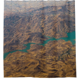 CORTINA DE DUCHA FOTOGRAFÍA AÉREA DE LA MONTAÑA MARRÓN