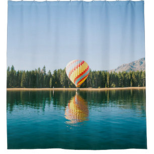Cortina De Ducha Globo de aire caliente amarillo, rojo y azul cerca