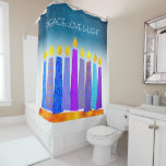 Cortina De Ducha Hanukkah Turquoise Velas Boho Peace Love Light<br><div class="desc">"Paz, amor y luz". Un ilustracion juguetón, moderno y artístico de velas de patrón boho en una menorah te ayuda a iniciar las vacaciones de Hanukkah. Las velas azules variadas con motivos de Relieve metalizado falsos coloridos superponen un gradiente de textura turquesa a fondo blanco. Sienta el calor y la...</div>