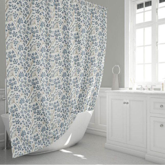 Cortina De Ducha Hermoso patrón floral botánico azul (Gorgeous Caraway Flowers Floral Pattern Shower Curtain from Studio Posies.)
