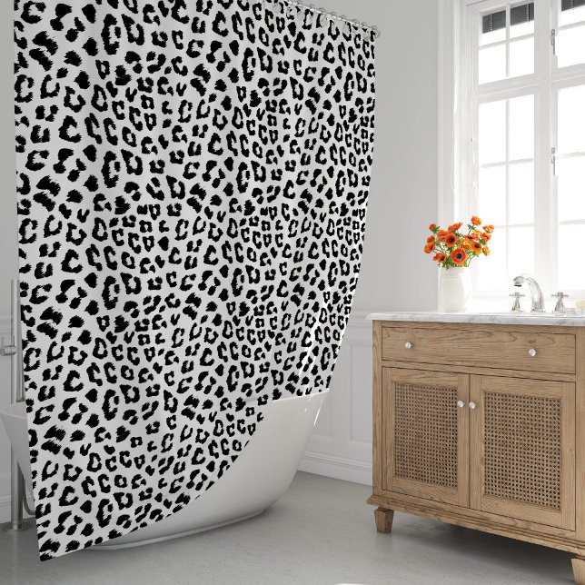Cortina De Ducha Impresión de leopardo en blanco y negro (Leopard Print Black and White Shower Curtain by Looly Elzayat
)