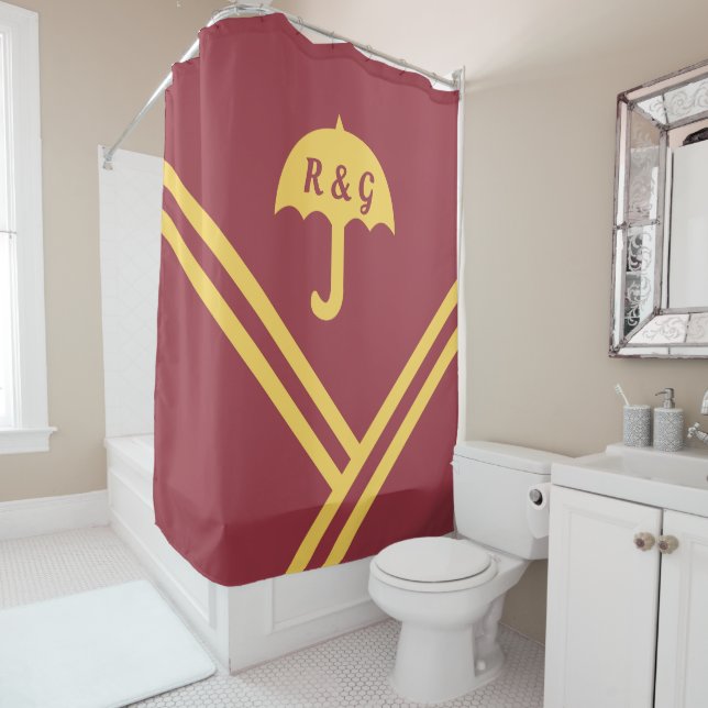 Cortina De Ducha Iniciales de paraguas maroon Gold Stripes de moda (In situ)