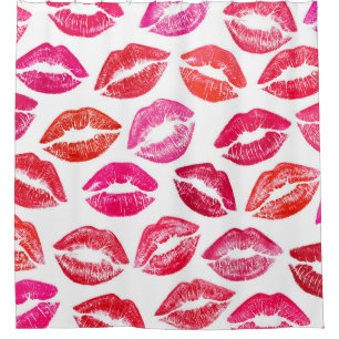 Cortina De Ducha Juego de labios rojos, fondo blanco.