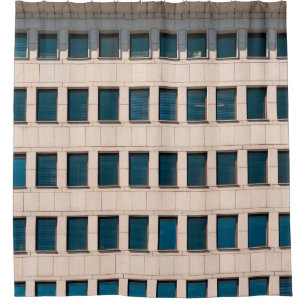 Cortina De Ducha La fachada del edificio moderno de forma rectangul