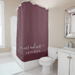 Cortina De Ducha Moda Nueva boda Sr. Burgundy Monograma<br><div class="desc">Cortina de ducha de moda burgundy monograma con el texto Mr. y Mrs. en un elegante y blanco. Puedes personalizar este diseño elegante con tu nombre casado. Un regalo de lujo perfecto para la pareja recién casada. Diseñado exclusivamente para usted por Happy Dolphin Studio.</div>