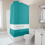 Cortina De Ducha Moda Recién Contratado Sr. Sra. Tropical Green Mon<br><div class="desc">Cortina de ducha de monograma verde tropical de moda con el texto Mr. y Mrs. en un guión elegante fuera de negro. El color verde viridiano se utiliza para este diseño elegante que se puede personalizar con su nombre casado. Un regalo de lujo perfecto para la pareja recién casada. Diseñado...</div>