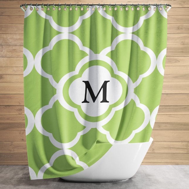 Cortina De Ducha Monograma de cuatrefoil verde moderno (Modern Green Quatrefoil Monogram Shower Curtain)