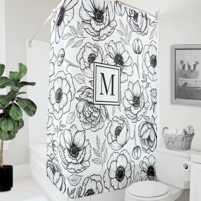 Cortina De Ducha Monograma inicial de floral blanca negra (Black White Floral Initial Monogram Shower Curtain)